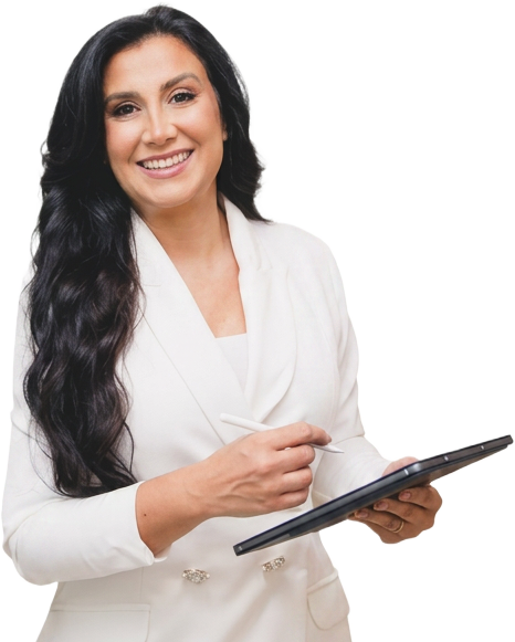 Dra. Lidiane Monteiro segurando um tablet